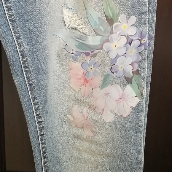 Jean's - Picture 3 of 4